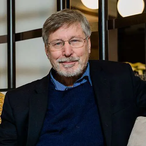 Dr. Bessel van der Kolk, fundador de la Trauma Research Foundation